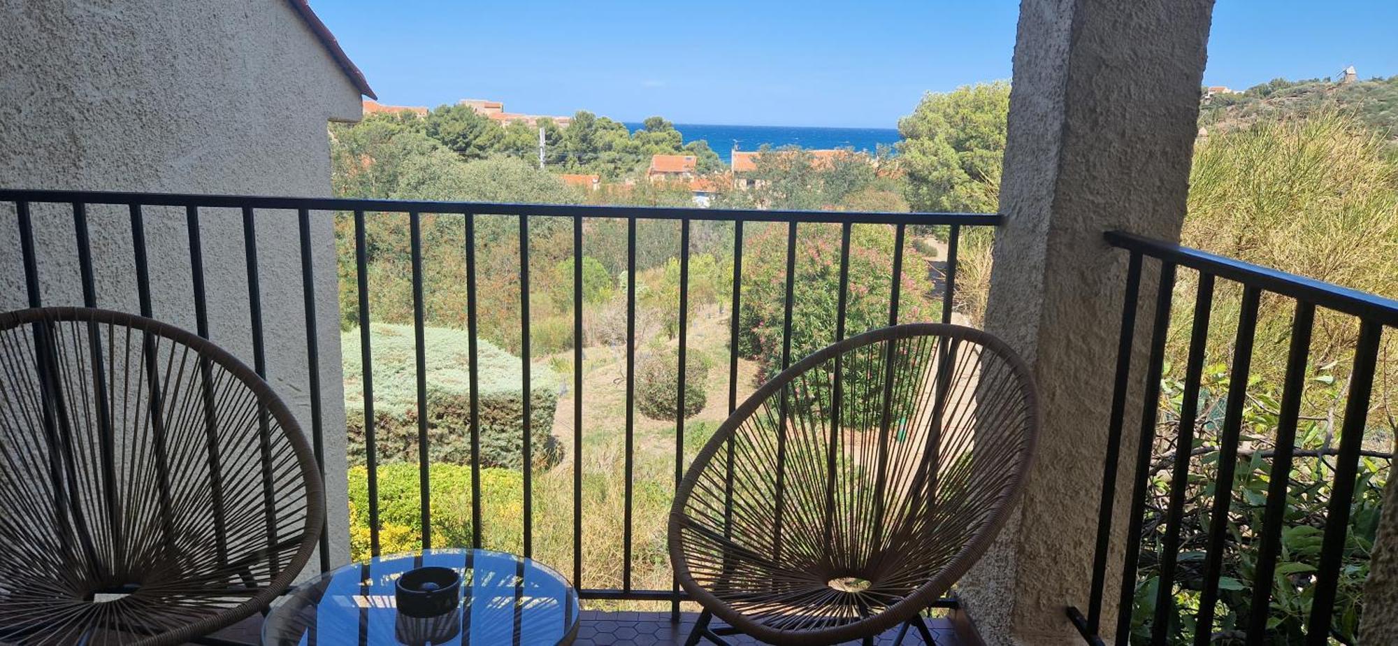 Appartement T2 Au Calme Avec Vue Mer, Proche Centre De Et Parking